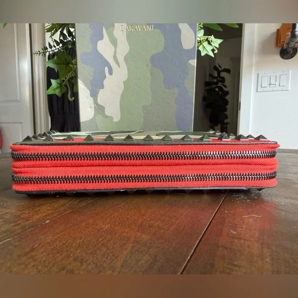 🌟🌟SOLD🌟🌟EUC Valentino Nappa Canvas Camouflage Rockstud Organizer Wallet - Picture 5 of 12